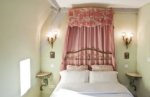 Sarlat-la-Caneda Historic Center Apartment | Les Suites sarladaises, The Caladrius suite