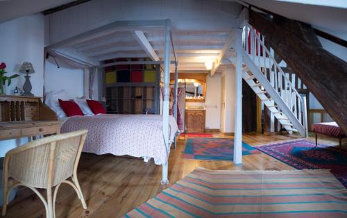 Orleans Bed & Breakfast | Les Trois Maillets, Monument Historique