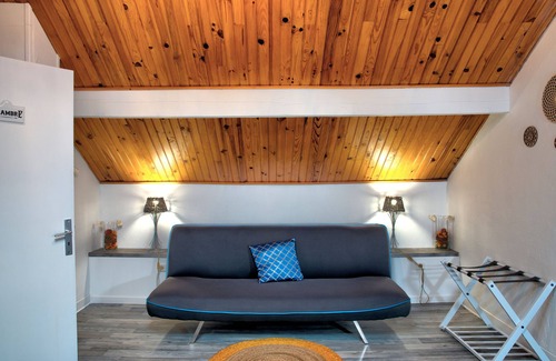 Mouleydier Bed & Breakfast | Les Tuilières – Guest Room with Pool and Air Conditioning in Mouleydier