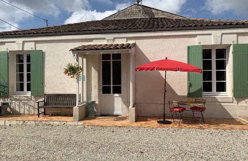 Bagnizeau Cottage | Les Vieilles Ombres - The Sunflower