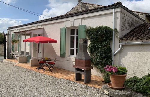 Bagnizeau Cottage | Les Vieilles Ombres - The Sunflower