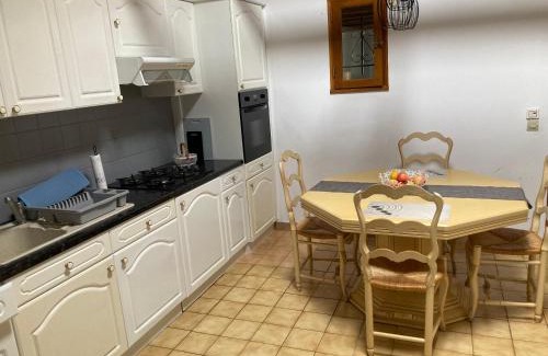 Maubec Apartment | Les Vignes