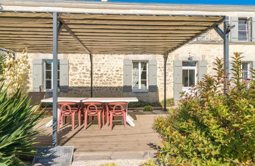 Saint-Romain-de-Benet Bed & Breakfast | Les Violettes De Malleville