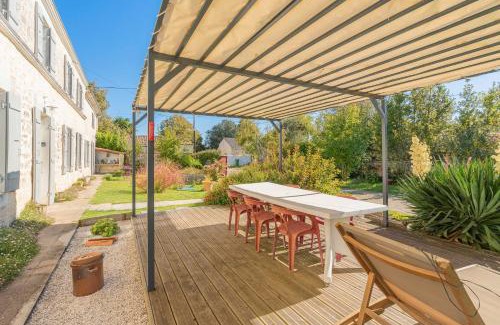 Saint-Romain-de-Benet Bed & Breakfast | Les Violettes De Malleville