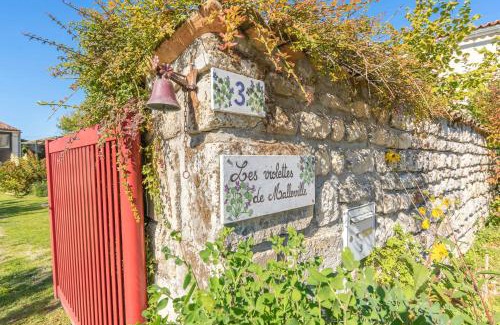 Saint-Romain-de-Benet Bed & Breakfast | Les Violettes De Malleville