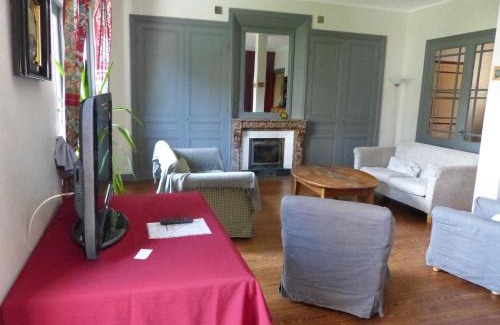 Le Perreon House | Les Volets Bleus