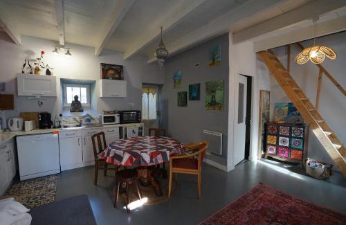 Premian House | Les volets bleus