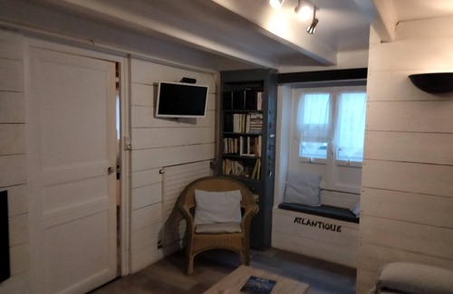 Les Sables d'Olonne House | Les Volets Bleus Maison de Pêcheur Entre Port et Plage