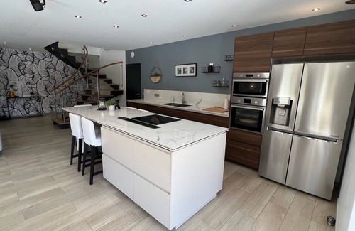 La Queue-les-Yvelines House | Lescale du Roy : Maison Récente Proche Versailles