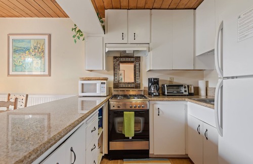 Carpinteria Apartment | Less than 1 block from the beach!