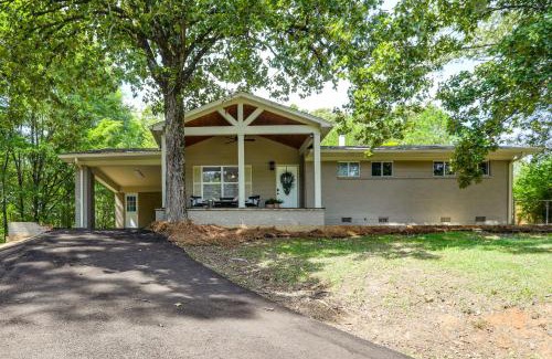 University Hills House | Less Than 1 Mi to Ole Miss! Serene Home with Large Yard