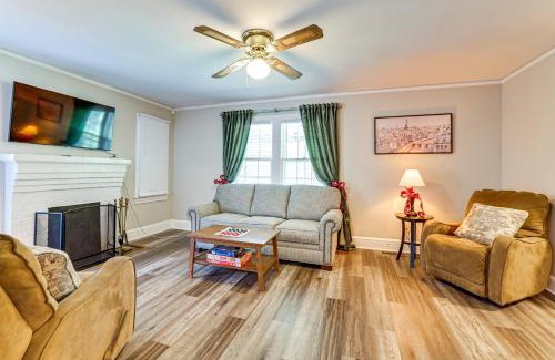 Greenville - Spartanburg House | Less Than 1 Mi to Paris Mtn State Park Retreat with Deck!