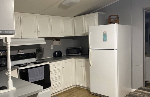 Frogue Cabin | Less than 1 mile from Dale Hollow State Park Marina. Private pond for fishing.
