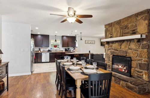 Sevierville Cottage | Less than 3 miles to Dollywood swimming pool hot tub tiki bar game room and more