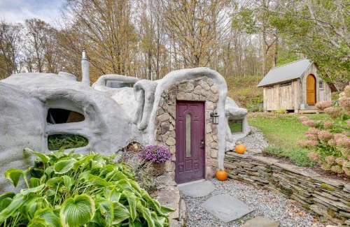 Sandgate House | Less Than 6 Mi to Arlington Whimsical Stone Abode!