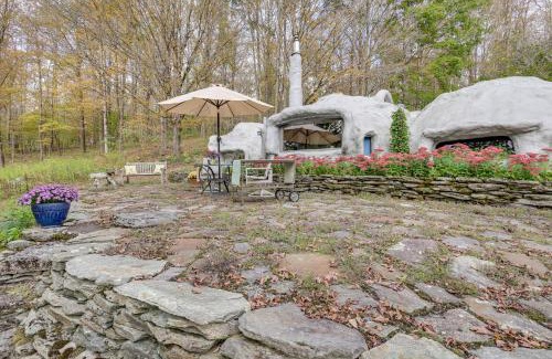 Sandgate House | Less Than 6 Mi to Arlington Whimsical Stone Abode!