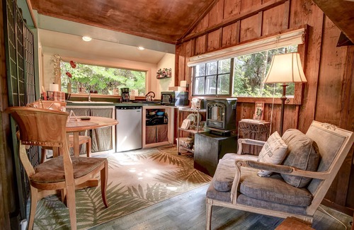 Volcano Cottage | Less than a mile from Hawaii Volcanoes National Park
