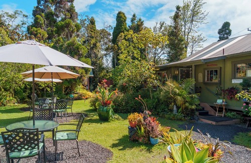 Volcano Cottage | Less than a mile from Hawaii Volcanoes National Park