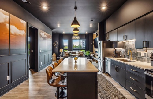 Edgehill Condo | Let 'Er Buck Nashville on Music Row near Broadway with Pool, Patio, Parking