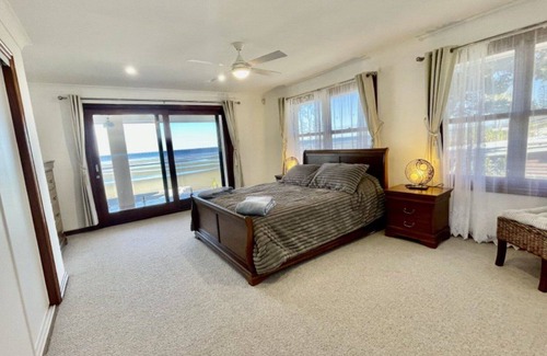 Beachmere House | LET IT BE - Luxury Beachside Retreat