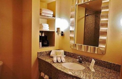 Fairvilla House | Let the beautiful design and attentive staff greet you !