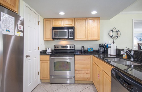 Biloxi Condo | Let The Countdown To Beach Time Begin! Newly decorated and sleeps 6 in beds!