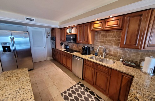 Sunnyside Condo | Let The Sound Of Our Waves Rejuvenate Your Soul!