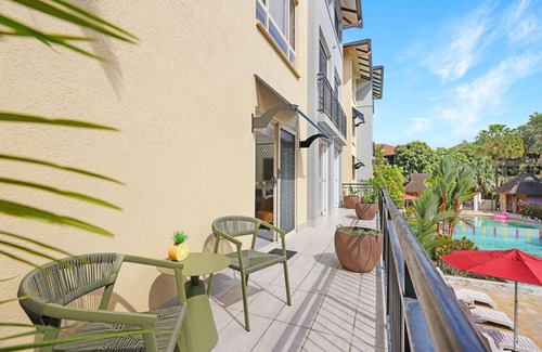 Cairns North Apartment | Letizia Lakes - Serene Poolside Apartment | Near Botanic Gardens & Town