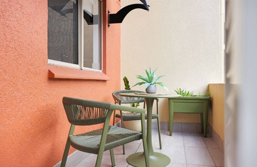 Cairns North Apartment | Letizia Lakes - Serene Poolside Apartment | Near Botanic Gardens & Town