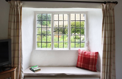 Chipping Campden Cottage | Letterbox Cottage - a Cotswold cottage that sleeps 4 guests in 2 bedrooms