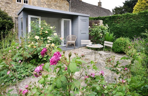 Chipping Campden Cottage | Letterbox Cottage - a Cotswold cottage that sleeps 4 guests in 2 bedrooms