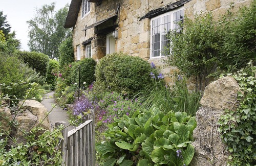 Chipping Campden Cottage | Letterbox Cottage - a Cotswold cottage that sleeps 4 guests in 2 bedrooms
