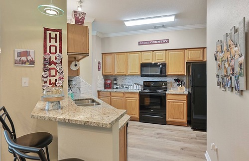 Southwood Valley House | Lettermen's Lounge ~ Aggieland Vacation Rentals