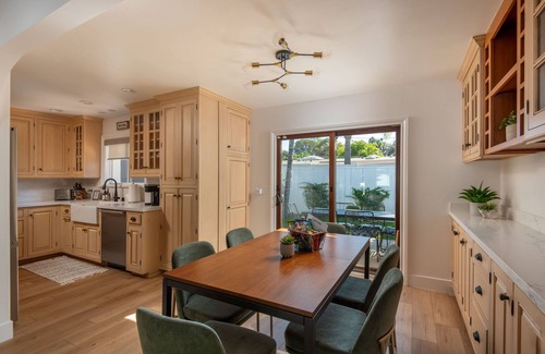 Leucadia House | Leucadia "Beacons" Bungalow ~ walk everywhere with beach gear!
