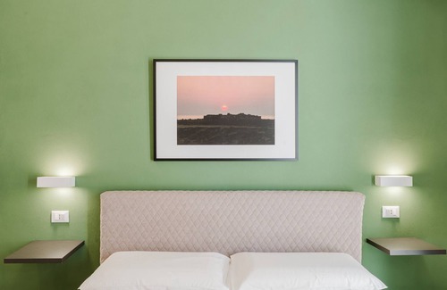 Marsala House | 'Levante' Room with Shared Garden, Wi-Fi and Air Conditioning