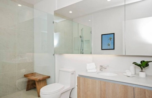 Downtown Los Angeles Hotel | Level South Hill- A Rare Find In DTLA. Three Bedroom Sky Suite