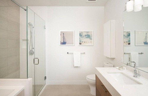 Downtown Los Angeles Hotel | Level South Olive- One Bedroom Suite & Office