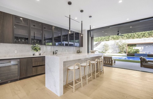 Sherman Oaks Villa | Levitt Lane - Contemporary Modern Two-Level Sherman Oaks Home
