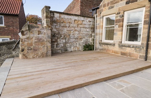 Loftus Cottage | LEWIS HUNTON SUITE, romantic, character holiday cottage in Loftus
