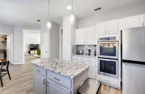 Lewisville House | Lewisville Estate - Spacious 5BR w/Game Room
