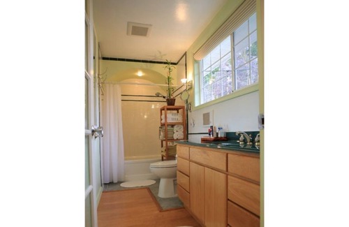 Highlands-Baywood Park Apartment | Lexington Suites