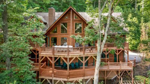 Asheville House | Leyland by AvantStay Cabin Mansion w Views