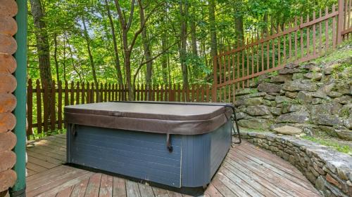 Asheville House | Leyland by AvantStay Cabin Mansion w Views