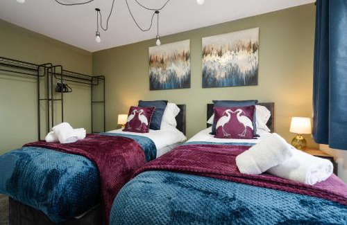 Leyland House | Leyland House - Private Parking Free Wi-Fi Garden