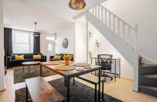 Anfield House | LFC Stay | 1 Min to Stadium | W/M | Pet Friendly