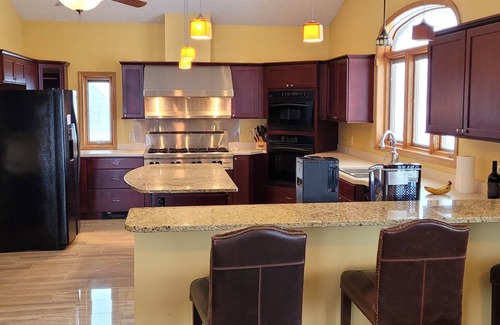 Acme House | Lg. home on golf course, 2-3 miles from TC horse shows