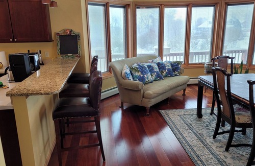 Acme House | Lg. home on golf course, 2-3 miles from TC horse shows