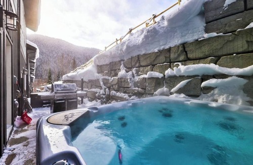 Sun Peaks House | Lg Modern Home - Hot Tub, Mins From Lift