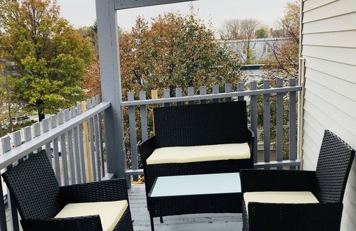 Dorchester Condo | Lg Suite for up to 8 ppl/1 floor