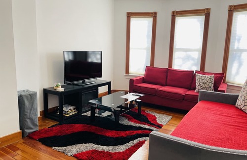 Dorchester Condo | Lg Suite for up to 8 ppl/1 floor